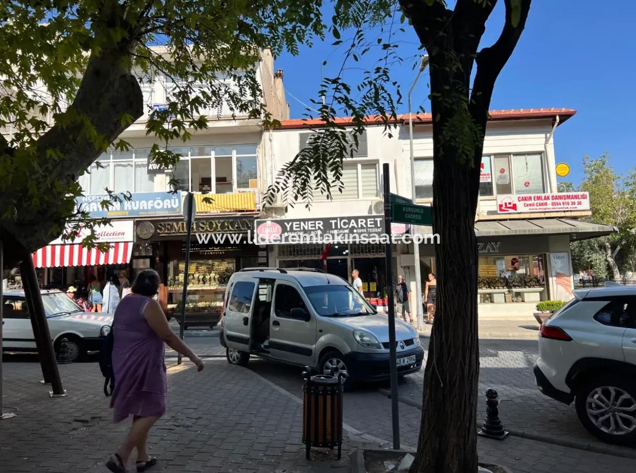 Juwelierbasar Im Zentrum Opportunity Workplace Zum Verkauf Des Projekts Mit Grosser Präsentation