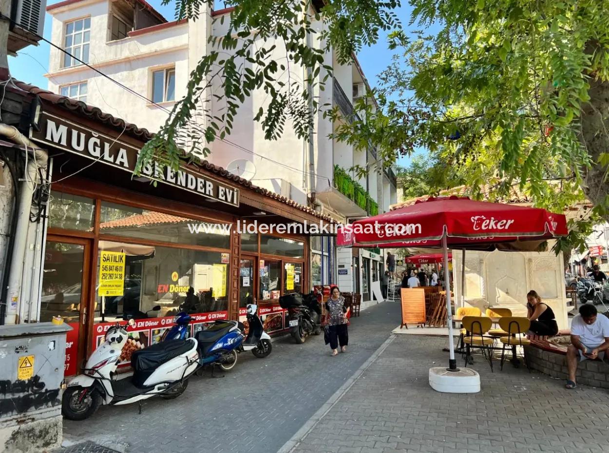 Juwelierbasar Im Zentrum Opportunity Workplace Zum Verkauf Des Projekts Mit Grosser Präsentation