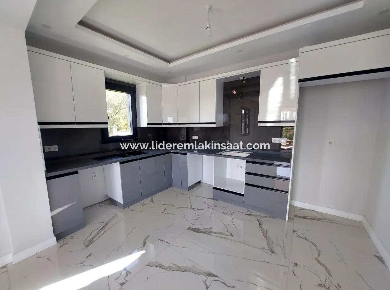 Einfamilienhaus Auf Einem 3000 M² Grossen Grundstück Im Viertel Köyceğiz Yangi