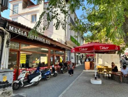 Juwelierbasar Im Zentrum Opportunity Workplace Zum Verkauf Des Projekts Mit Grosser Präsentation