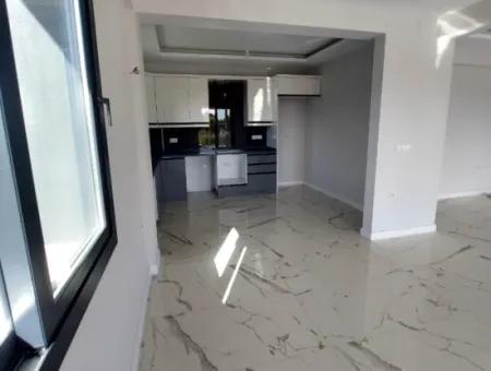 Einfamilienhaus Auf Einem 3000 M² Grossen Grundstück Im Viertel Köyceğiz Yangi