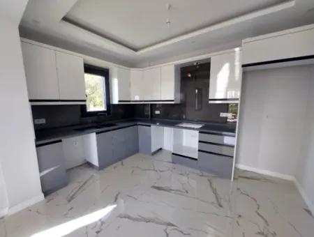 Einfamilienhaus Auf Einem 3000 M² Grossen Grundstück Im Viertel Köyceğiz Yangi