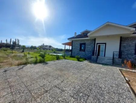 Einfamilienhaus Auf Einem 3000 M² Grossen Grundstück Im Viertel Köyceğiz Yangi