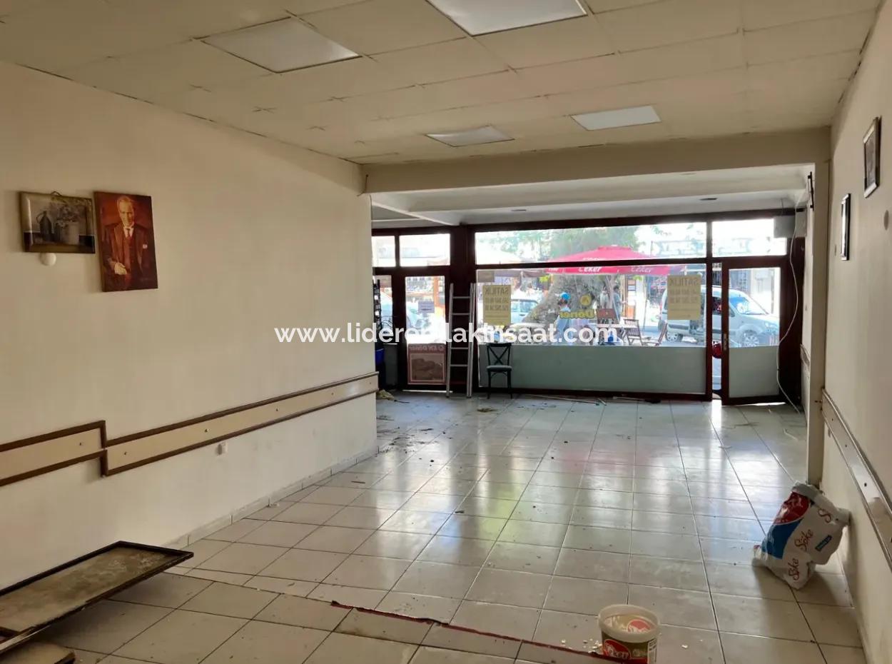 Jewellery Bazaar In The Center Opportunity Business With Large Showcase