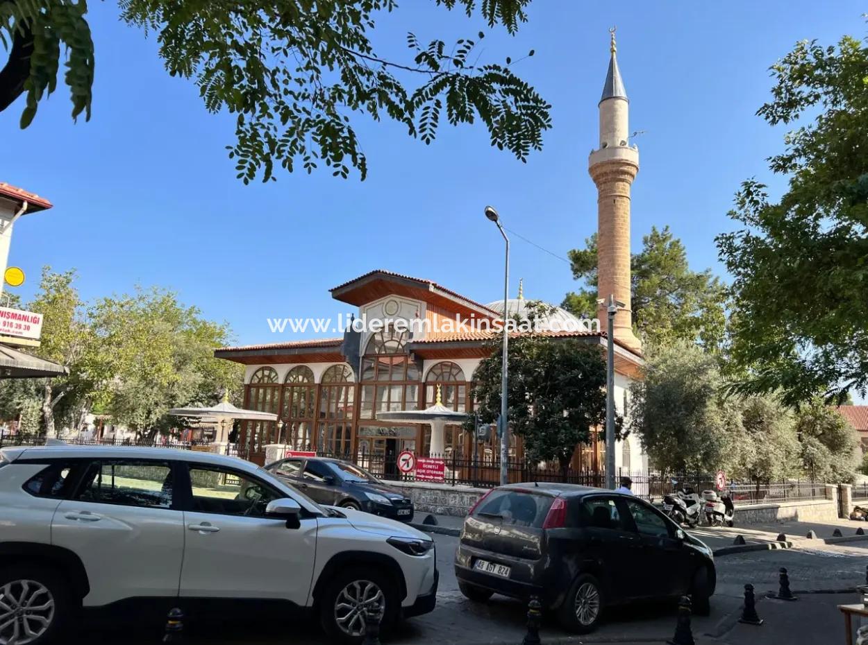 Jewellery Bazaar In The Center Opportunity Business With Large Showcase