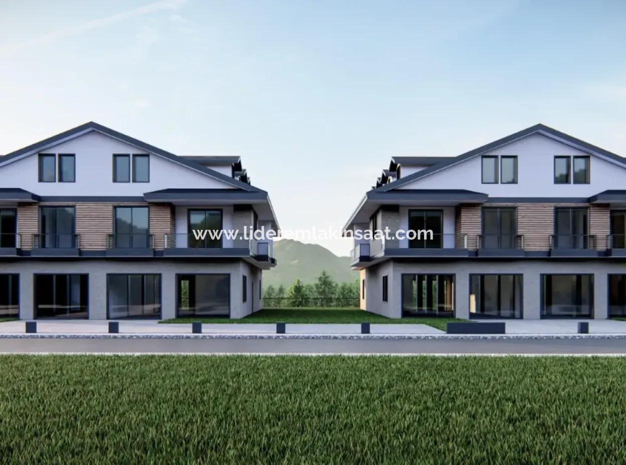 Luxury Apartments With Lake View From The Leading Building