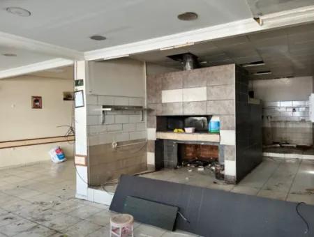 Jewelers' Bazaar In The Center Opportunity Workplace For Sale From The Project With A Large Showcase