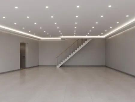 Jewelers' Bazaar In The Center Opportunity Workplace For Sale From The Project With A Large Showcase