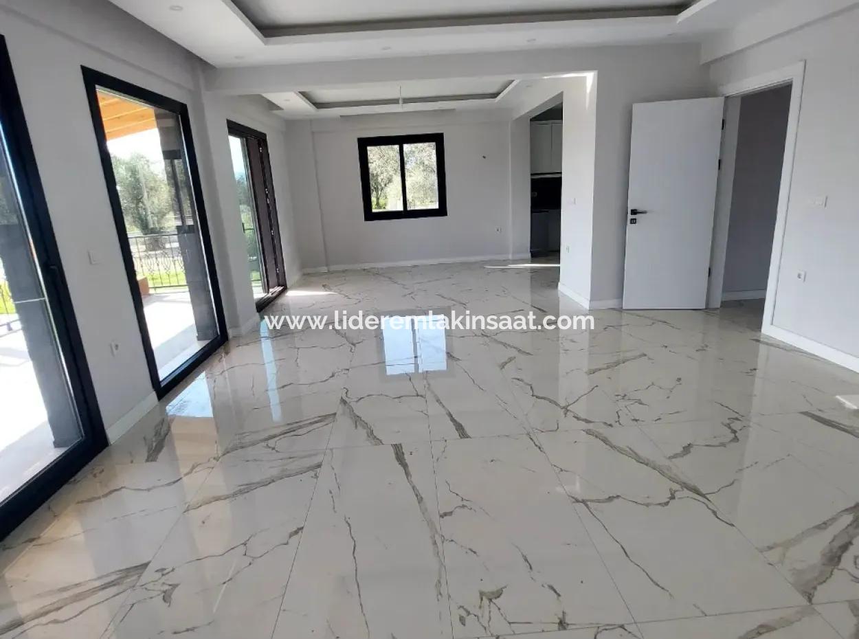 Köyceğiz Yangı Mahallesinde 3000 M² Arsa İçinde Müstakil Ev